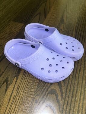 CROCS Kids Light Purple Classic Clogs size 4 M 6 W